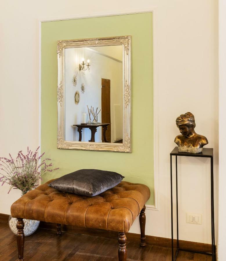 Historic Center Palace - Huge 4 Bedrooms Santa Croce Apartment - By Likehome피렌체 외부 사진
