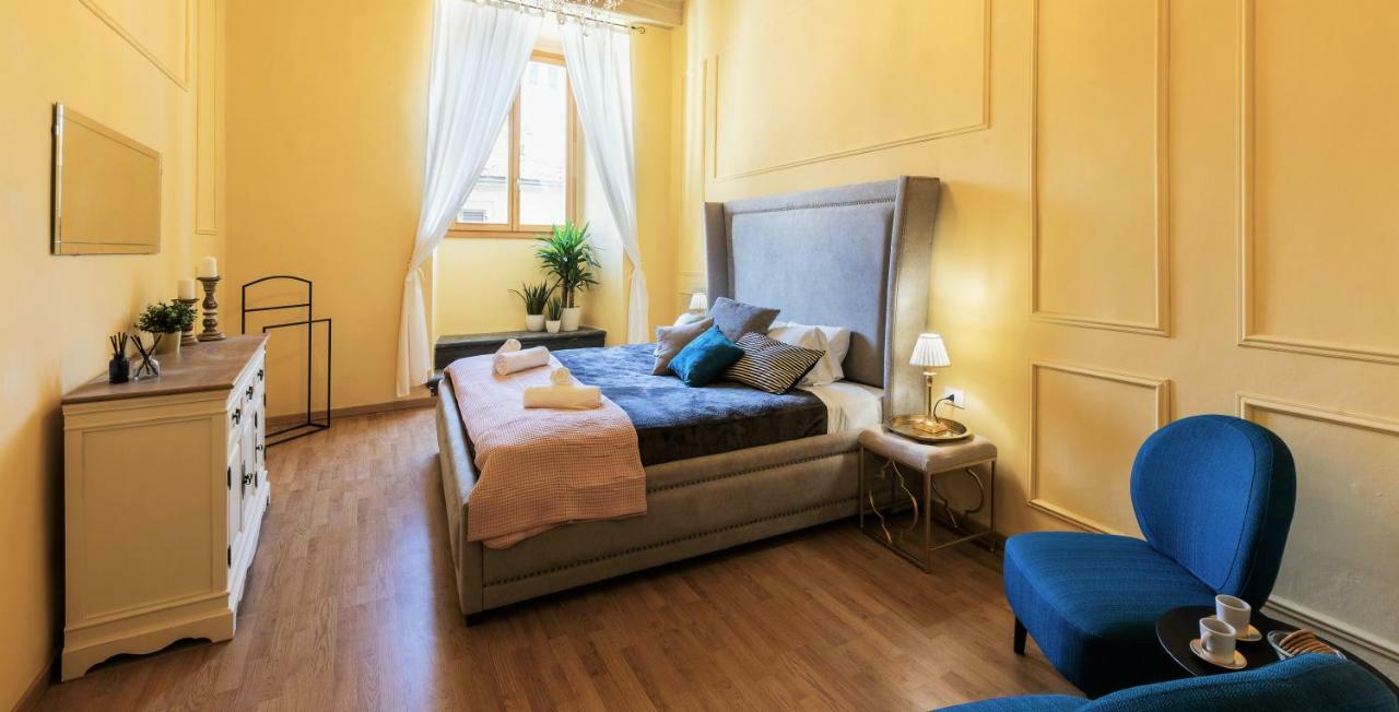 Historic Center Palace - Huge 4 Bedrooms Santa Croce Apartment - By Likehome피렌체 외부 사진