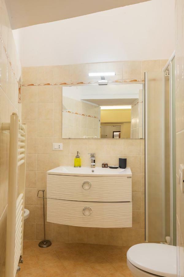 Historic Center Palace - Huge 4 Bedrooms Santa Croce Apartment - By Likehome피렌체 외부 사진