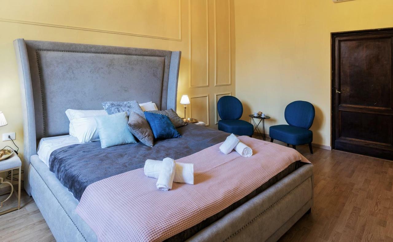 Historic Center Palace - Huge 4 Bedrooms Santa Croce Apartment - By Likehome피렌체 외부 사진