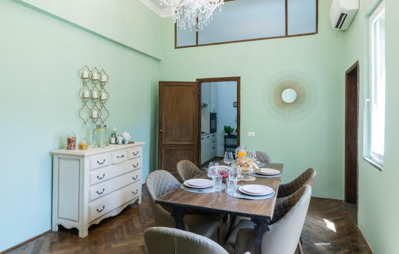 Historic Center Palace - Huge 4 Bedrooms Santa Croce Apartment - By Likehome피렌체 외부 사진