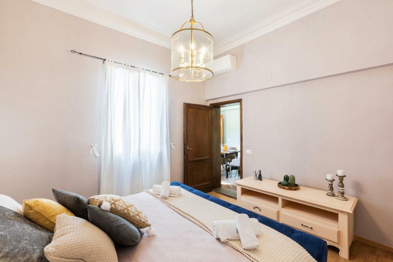 Historic Center Palace - Huge 4 Bedrooms Santa Croce Apartment - By Likehome피렌체 외부 사진