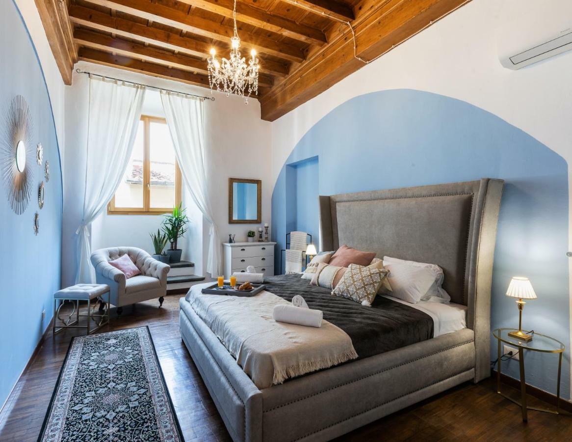 Historic Center Palace - Huge 4 Bedrooms Santa Croce Apartment - By Likehome피렌체 외부 사진
