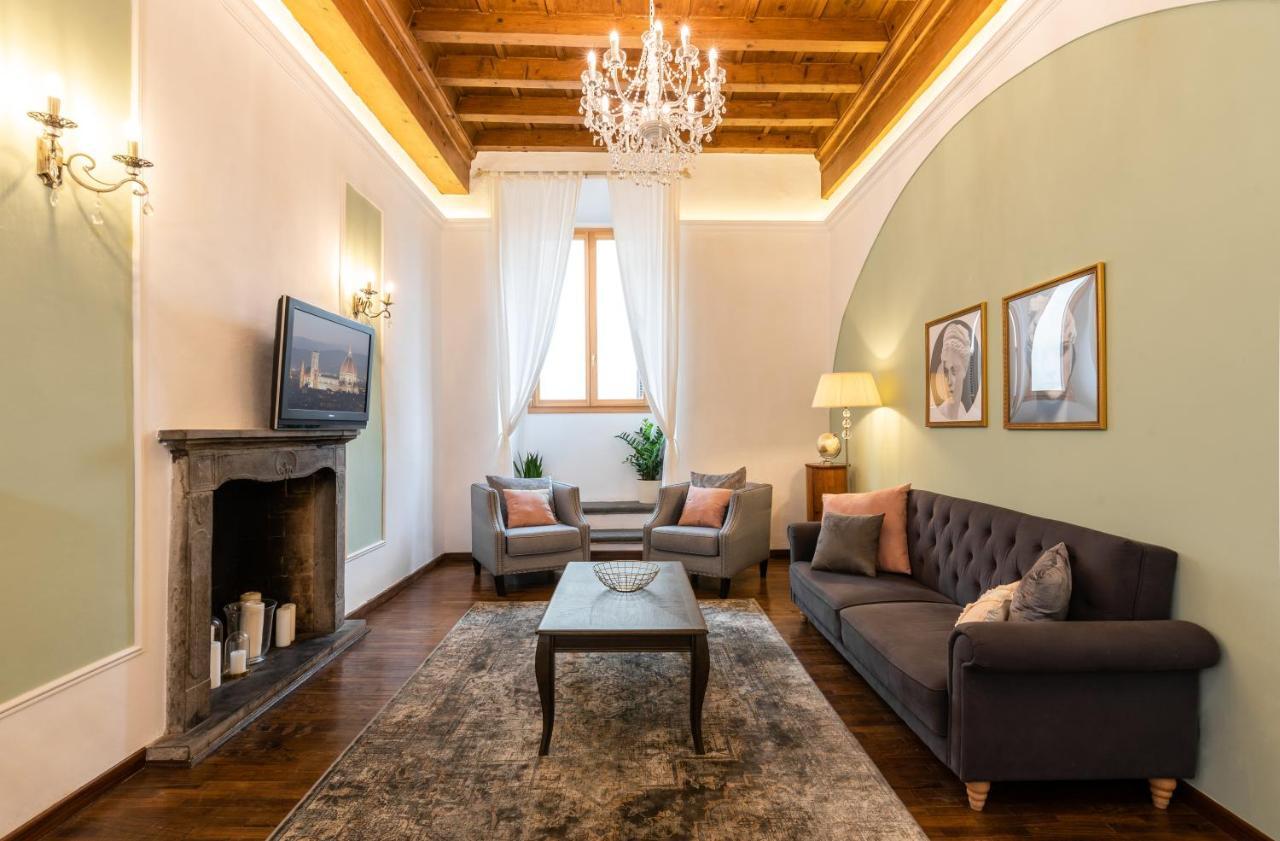 Historic Center Palace - Huge 4 Bedrooms Santa Croce Apartment - By Likehome피렌체 외부 사진