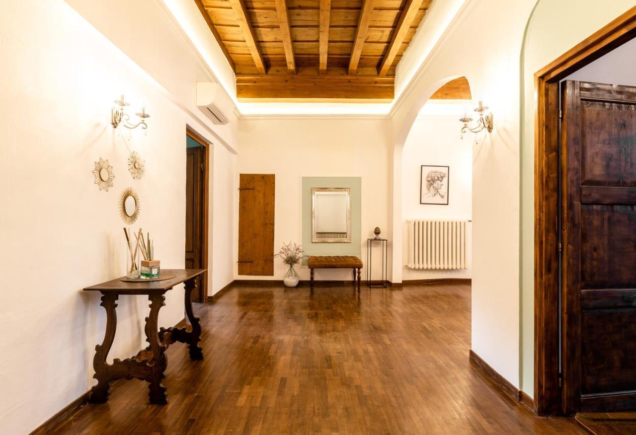 Historic Center Palace - Huge 4 Bedrooms Santa Croce Apartment - By Likehome피렌체 외부 사진
