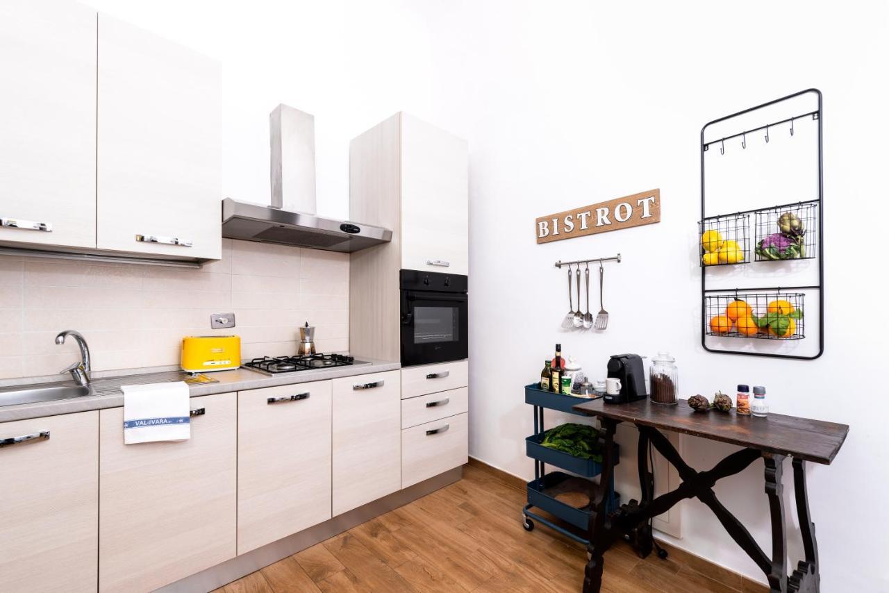 Historic Center Palace - Huge 4 Bedrooms Santa Croce Apartment - By Likehome피렌체 외부 사진