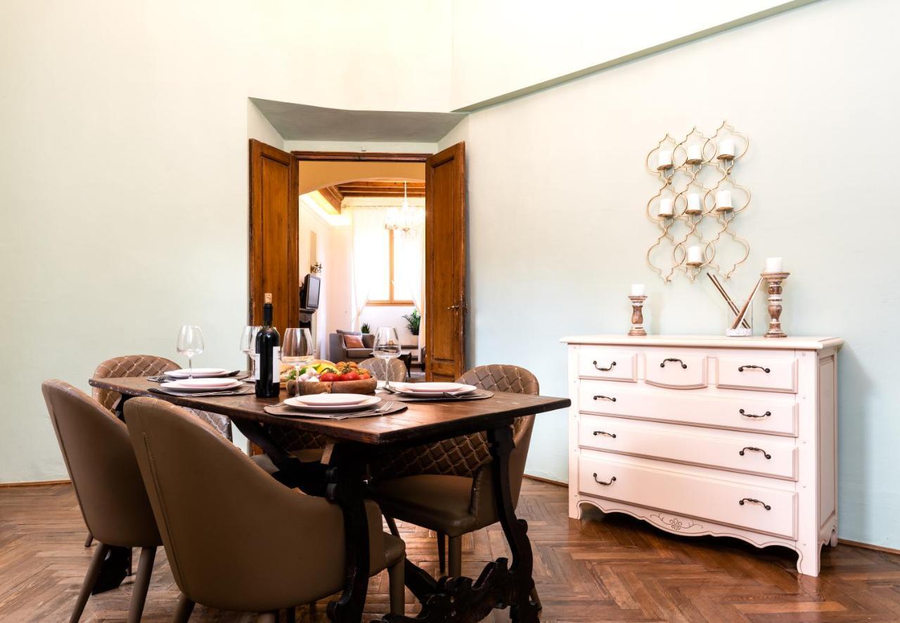 Historic Center Palace - Huge 4 Bedrooms Santa Croce Apartment - By Likehome피렌체 외부 사진
